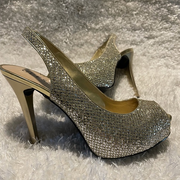 Beautiful Gold Heels - Picture 1 of 6